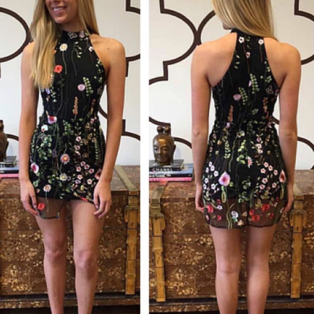 NWT Promesa flower embroidered mini🌸🌸